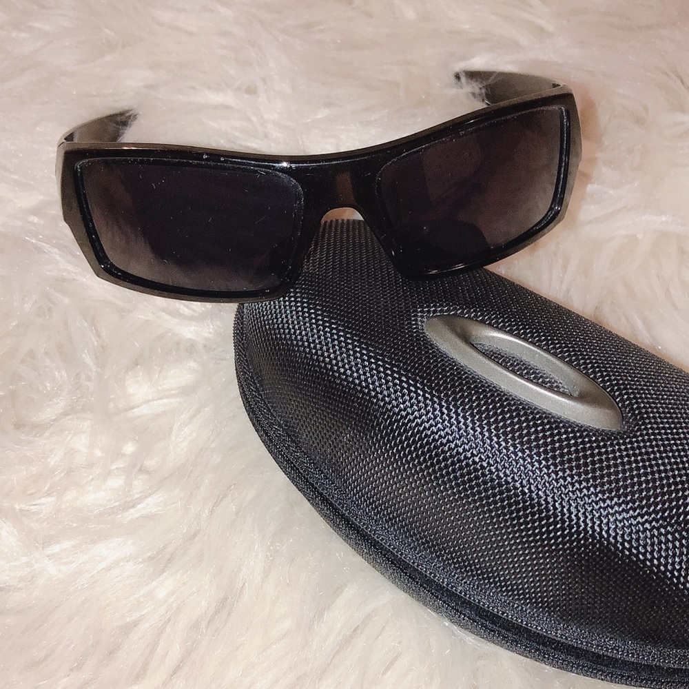 Men’s black Oakley sunglasses & case